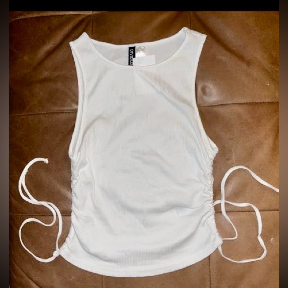 White ribbed top - Picture 2 of 6